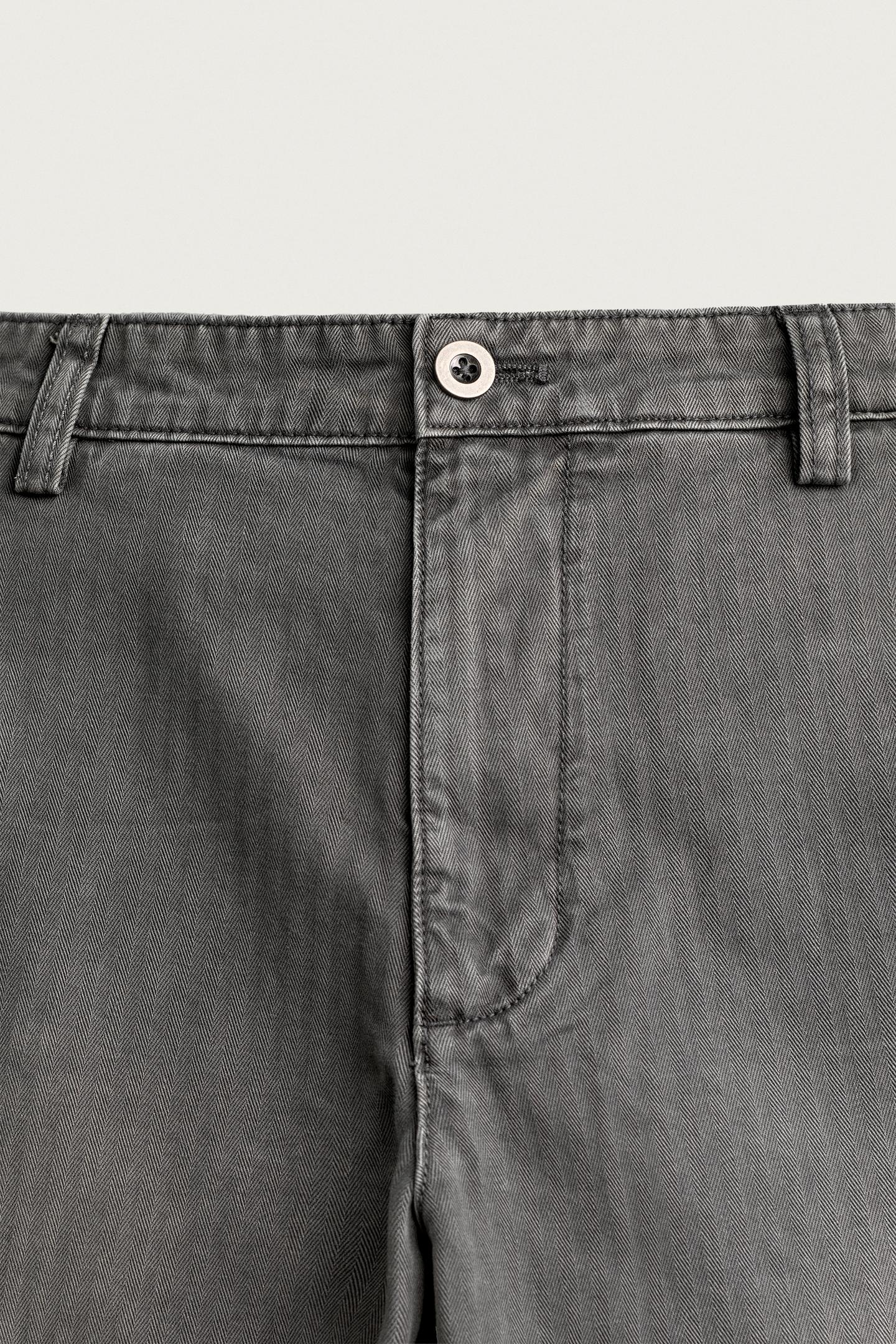 Мужские брюки Zara Herringbone-Textured Pants with Side Tabs, цвет: Серый — фото 9