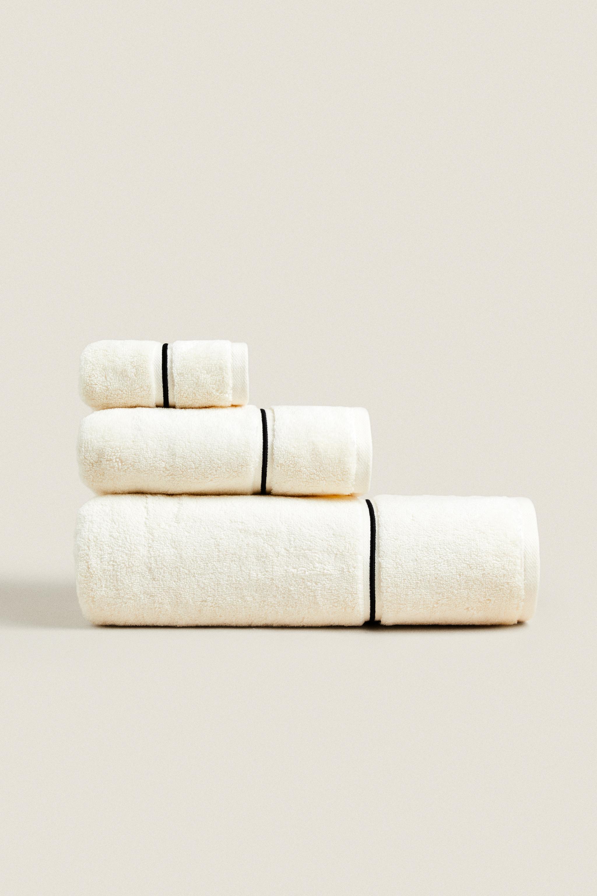 TOALLA BAÑO FESTÓN BORDADO Beige ZARA Mexico1