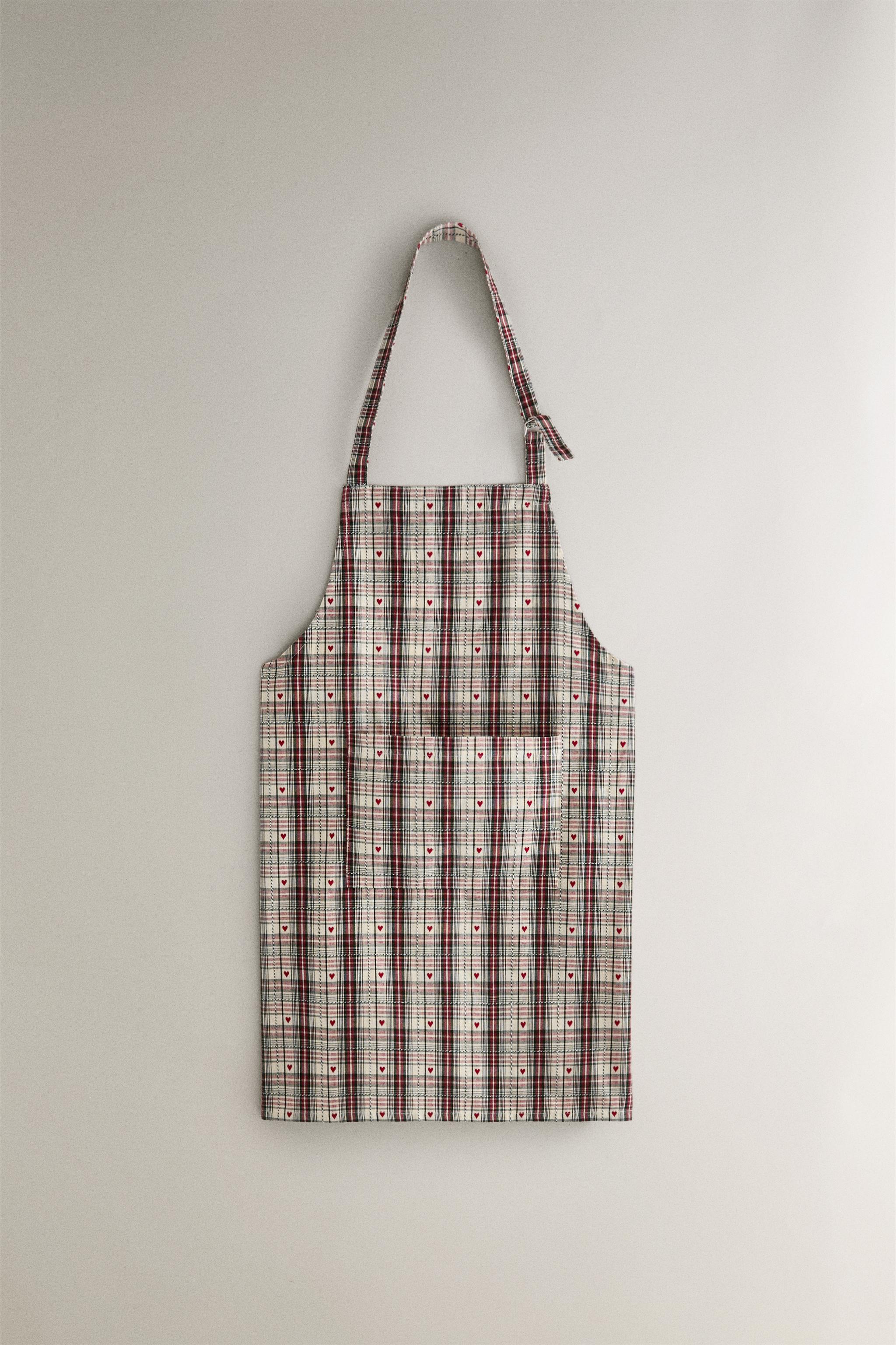CHRISTMAS HEARTS PATTERN APRON