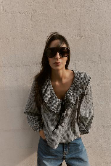 BLUSA VOLANTES CADRO VICHÍ - Negro / Cru de Zara