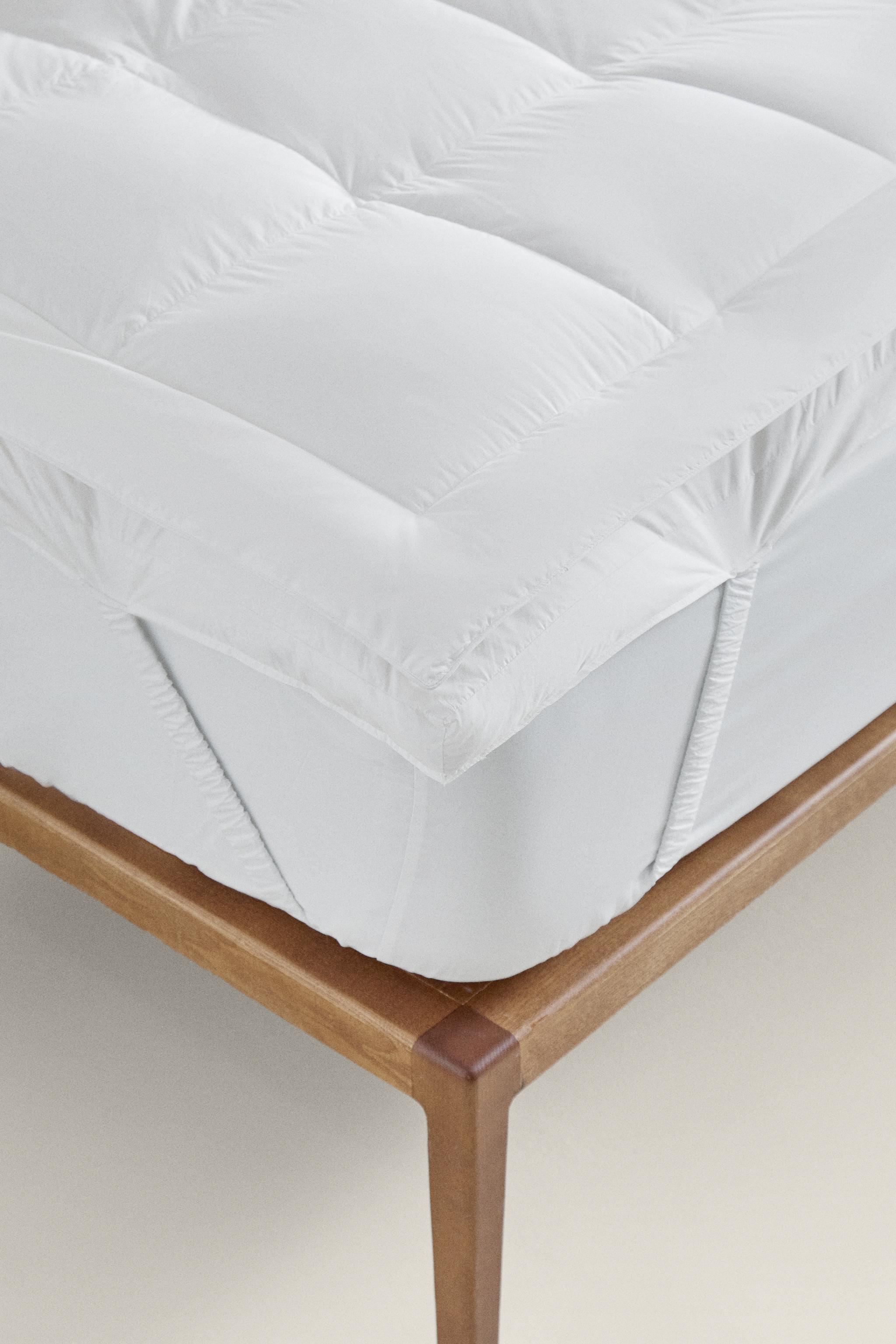 DOWN MATTRESS TOPPER — White