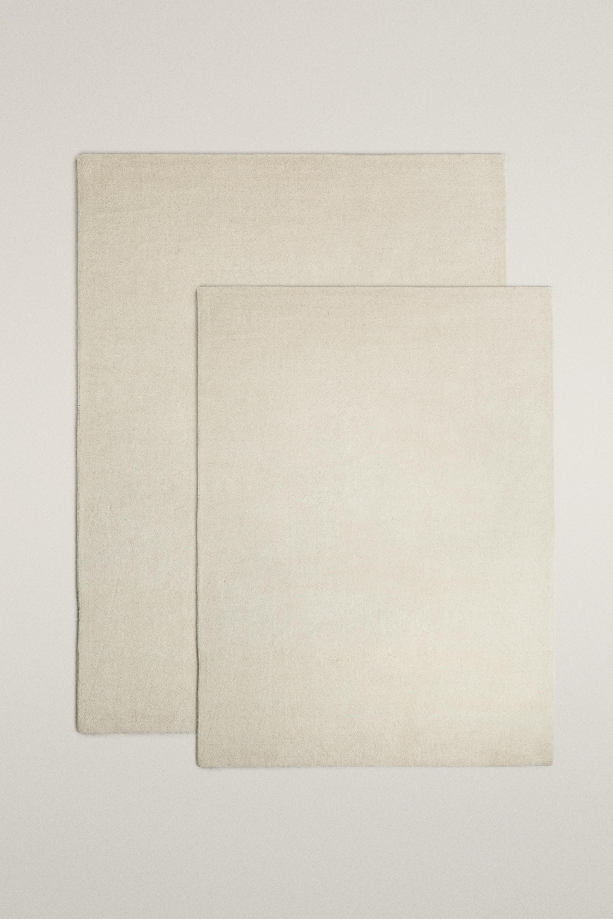 SOLID WOOL RUG