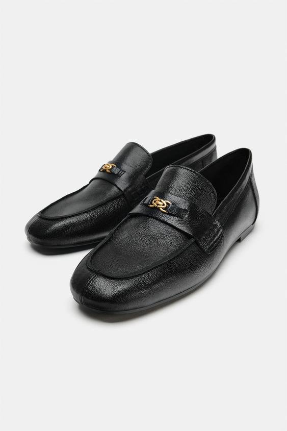 MOCASSINS EN CUIR AVEC DÉCOR MÉTALLIQUE - Noir de Zara - Image 3