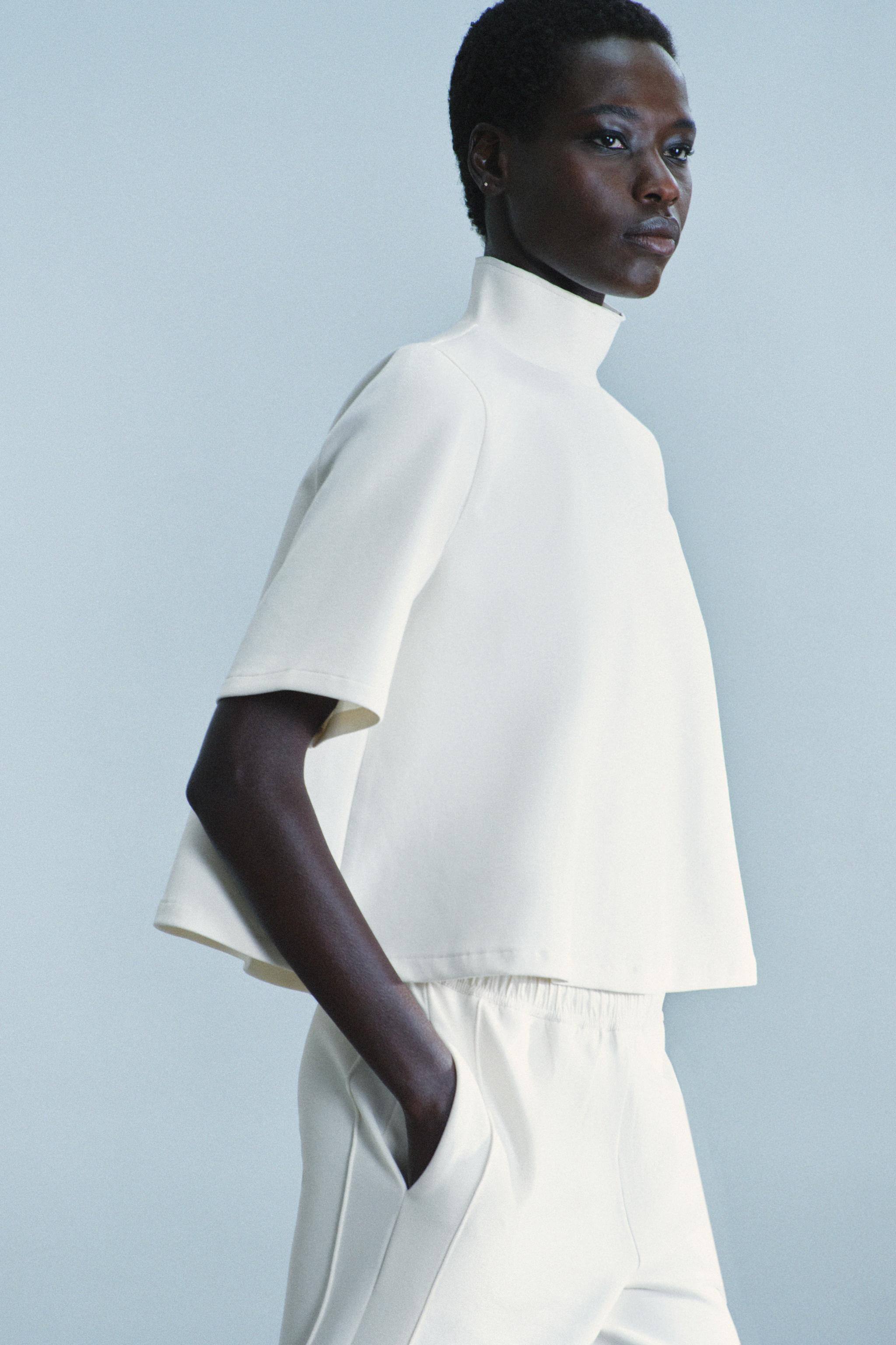 INTERLOCK HIGH-NECK TOP