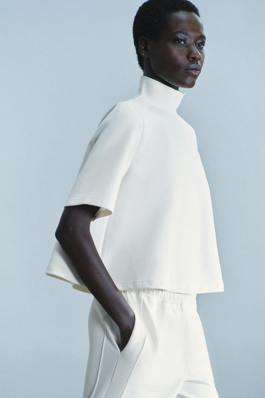 INTERLOCK HIGH NECK TOP