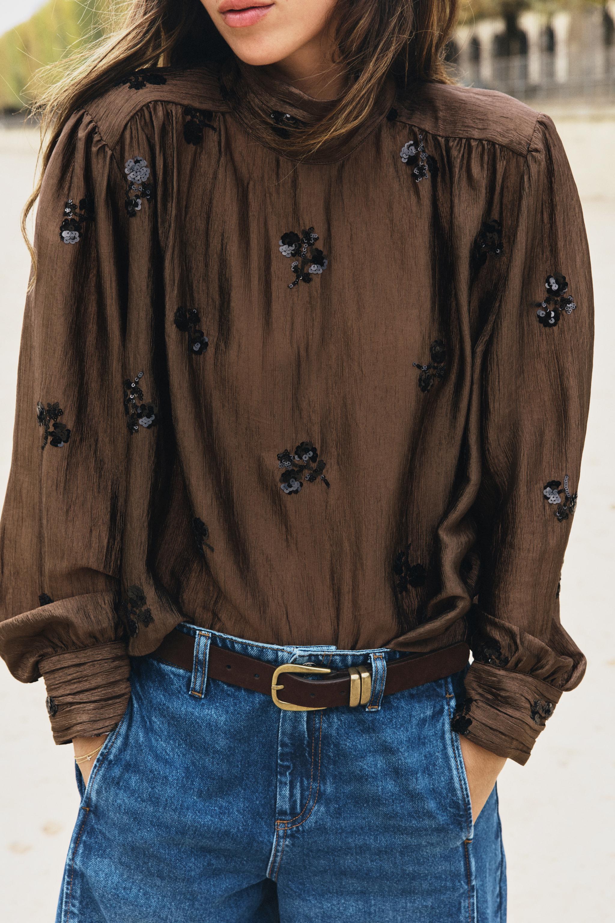 BLOUSE À FLEURS ET PAILLETTES