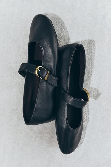 LEATHER BALLET FLATS WITH BUCKLE - Black by Zara