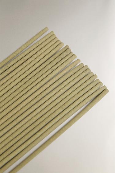 BERGAMOT & SANDALWOOD INCENSE STICKS (PACK OF 20) - Ecru / Green by Zara - Image 2