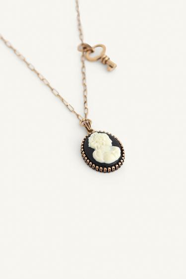 COLLIER CHARMS ÉDITION LIMITÉE - Or vieilli de Zara - Image 5