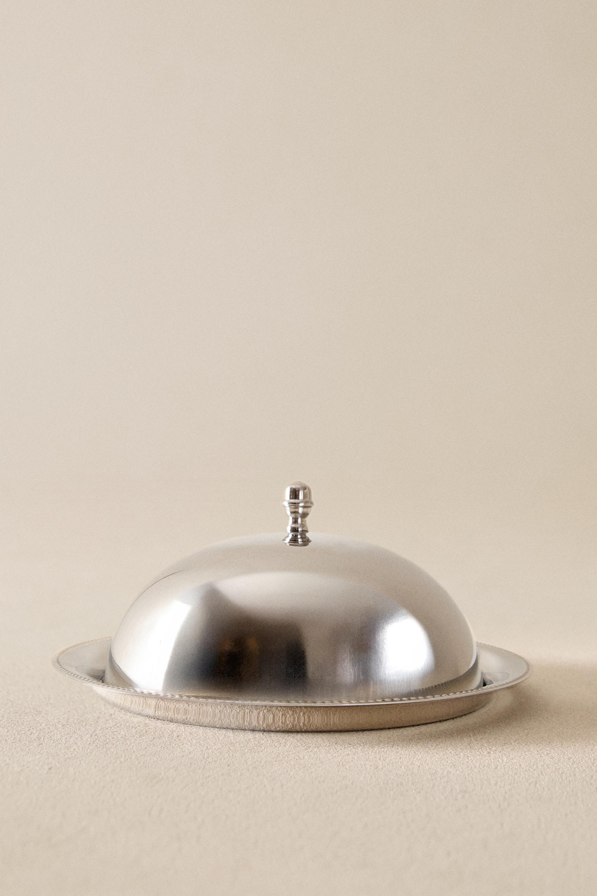 TRAY WITH STEEL DOME