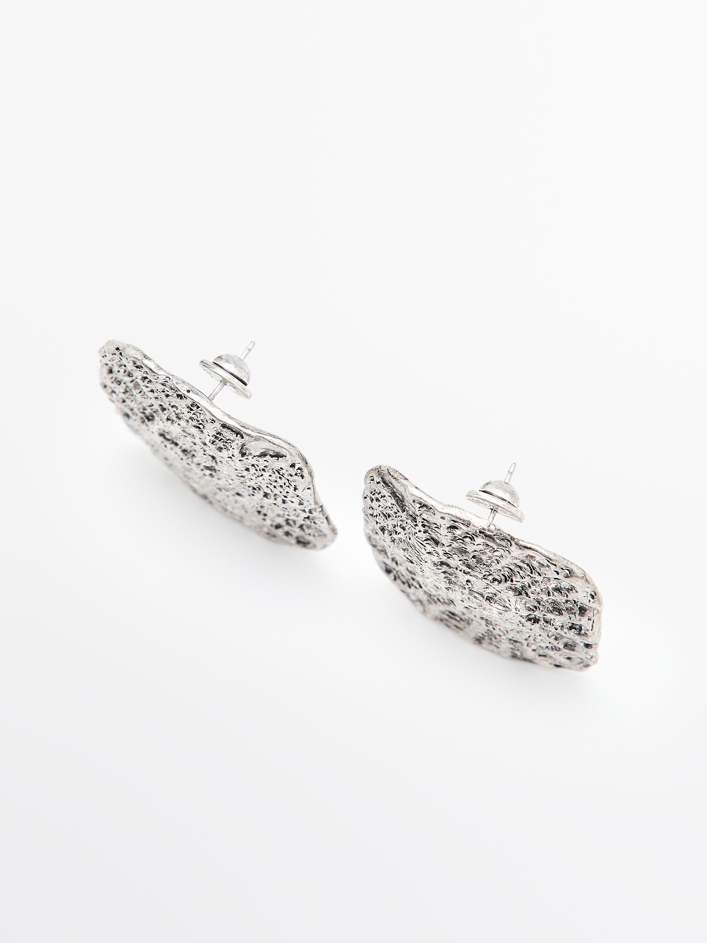 Textured medallion earrings