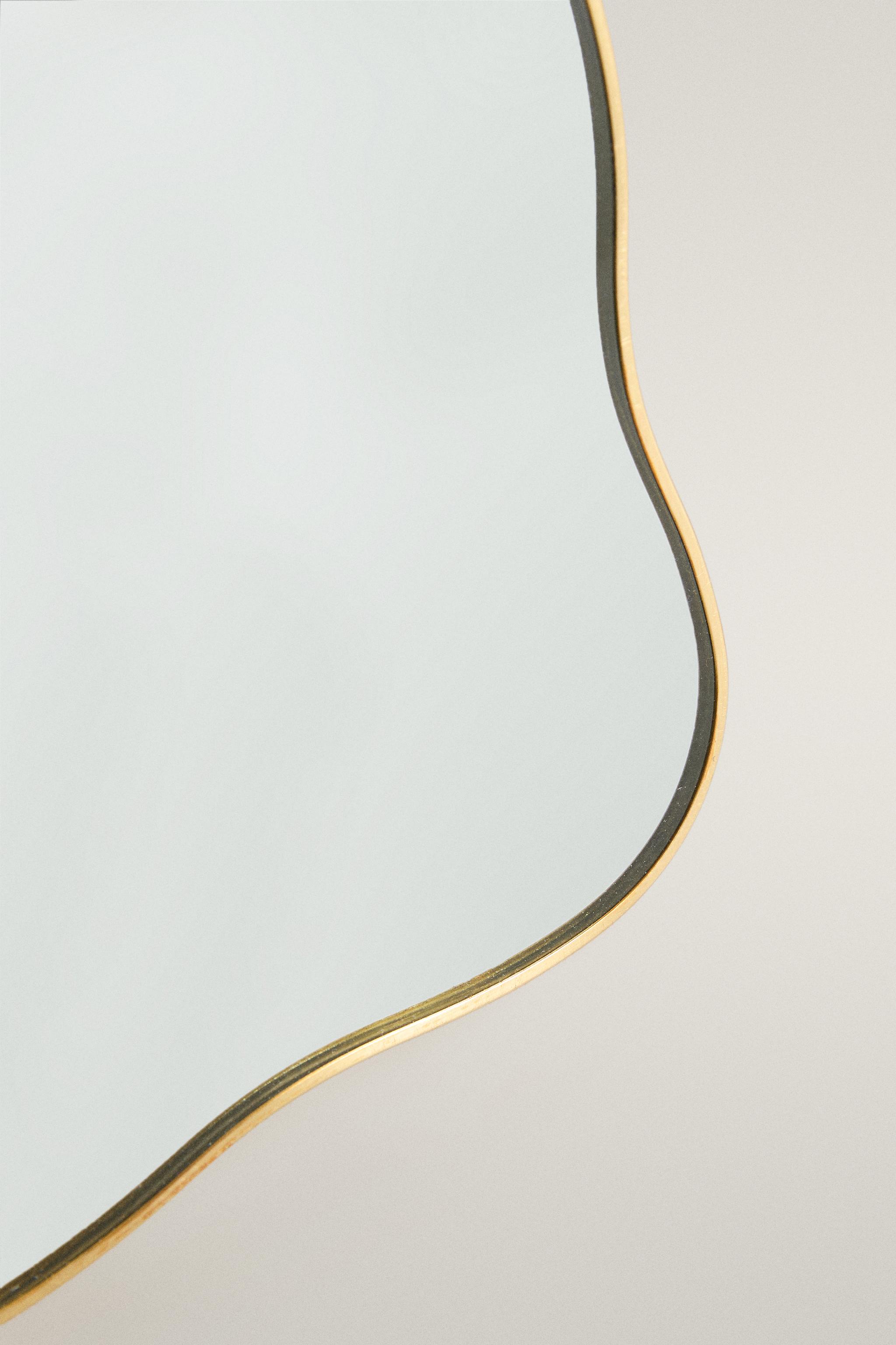 SMALL WAVY MIRROR