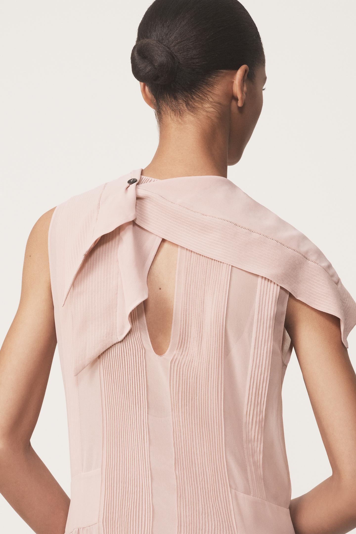 Женское платье Zara Pleated Dress - the Item, цвет: Бледный розовый — фото 3