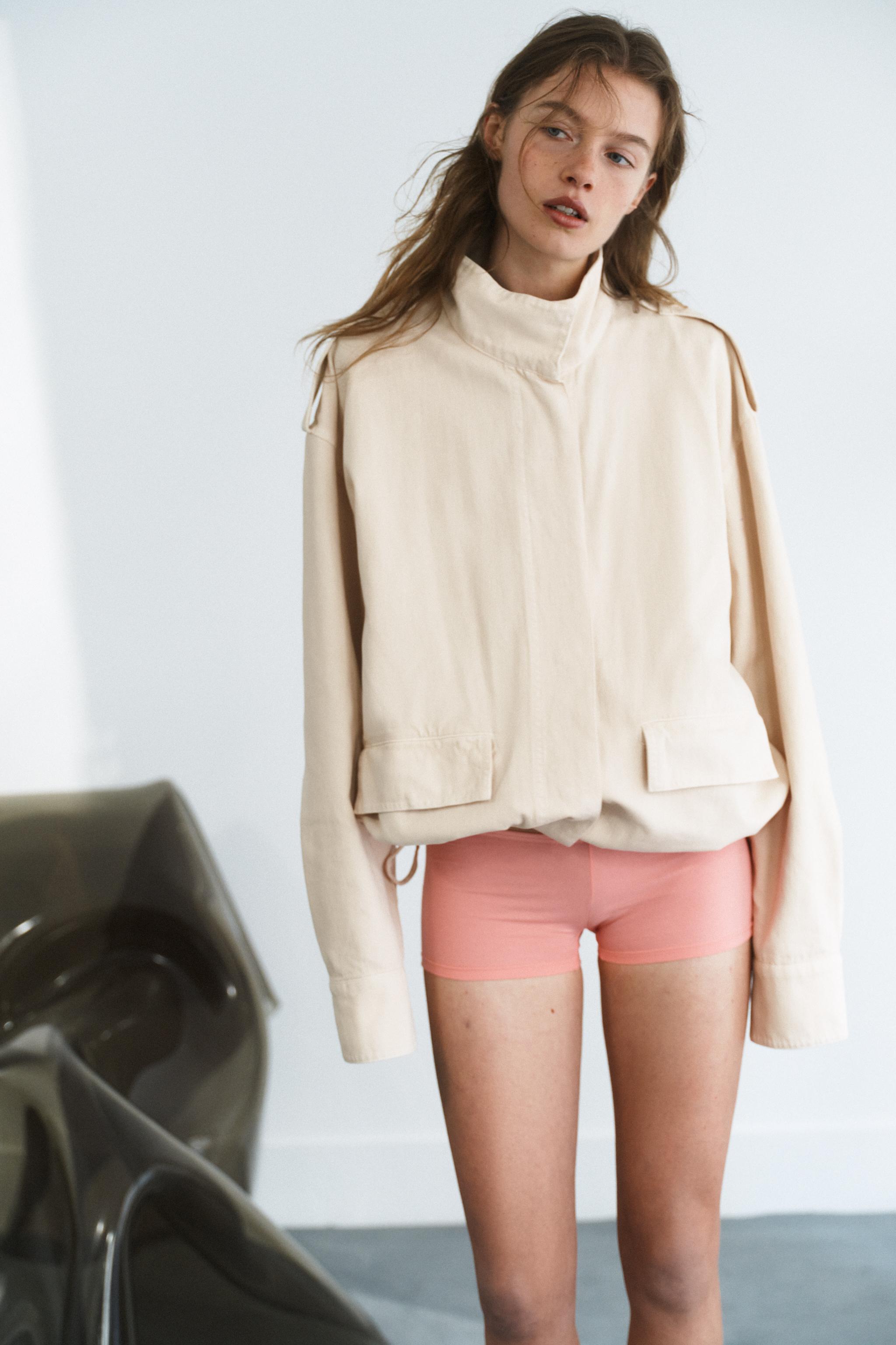 VESTE COL MONTANT