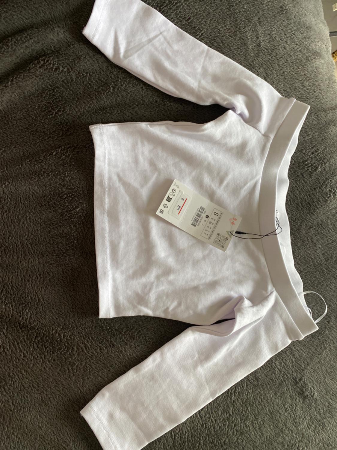 OFF-THE-SHOULDER CROP TOP