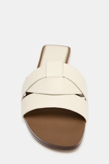 SANDALES PLATES EN CUIR CROISÉES - Blanc de Zara - Image 4