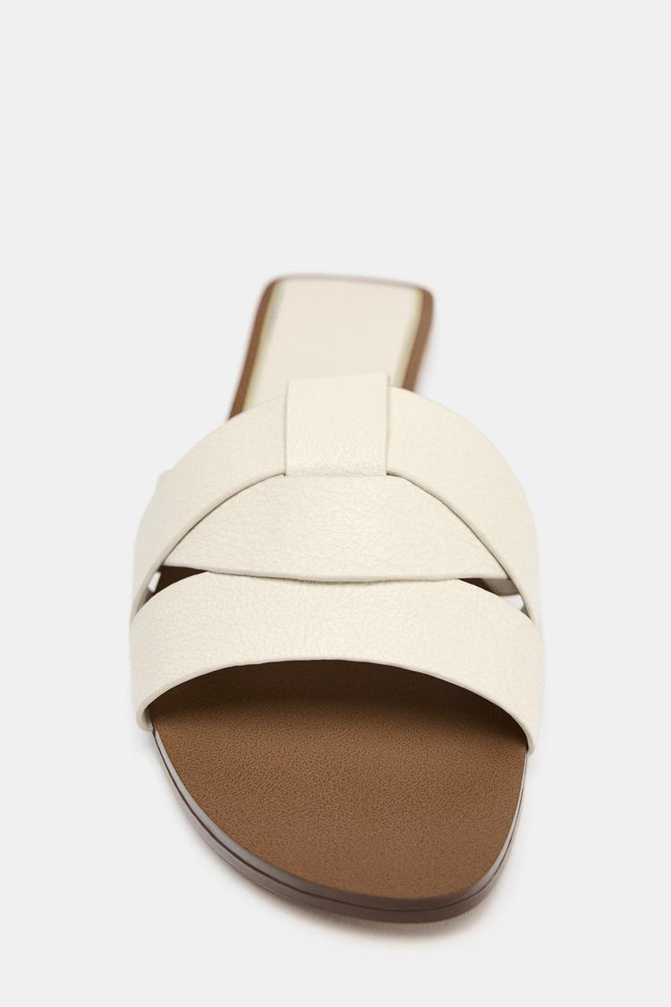 Sandalias planas de cuero cruzadas 5