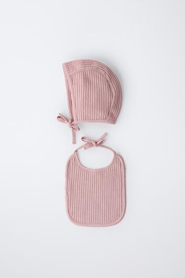 TEXTURED BONNET AND BIB SET - Chalk pink by Zara
