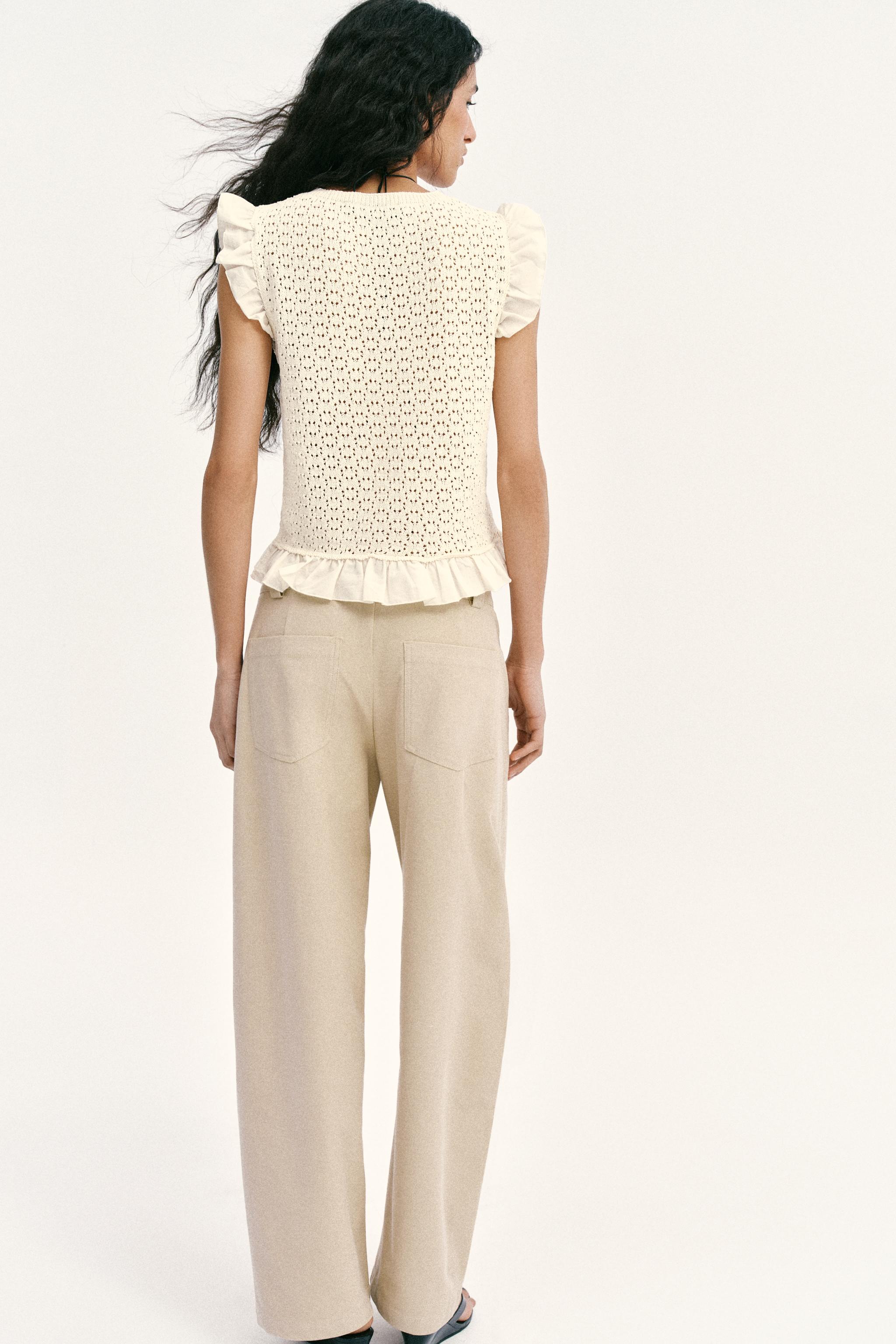 TOP EN MAILLE ET POINTELLE