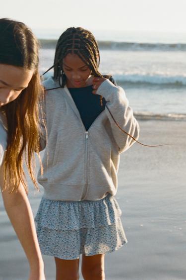 تنورة برمودا مزهرة - أزرق فاتح الخاص بـ Zara