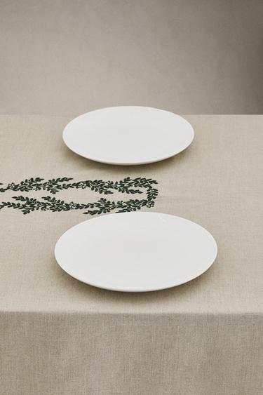 LINEN CHRISTMAS TABLECLOTH WITH GREEN LEAVES - Green by Zara - Image 1
