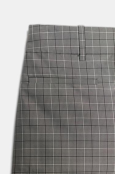 SHORT À CARREAUX ZW COLLECTION - Noir / Écru de Zara - Image 5