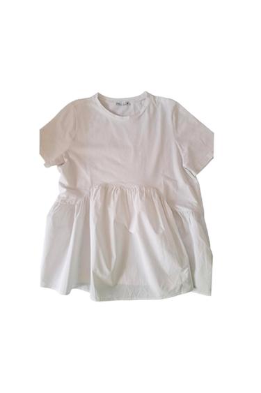 White, short-sleeved blouse with a loose fit and gathering at the hem, on a white background.