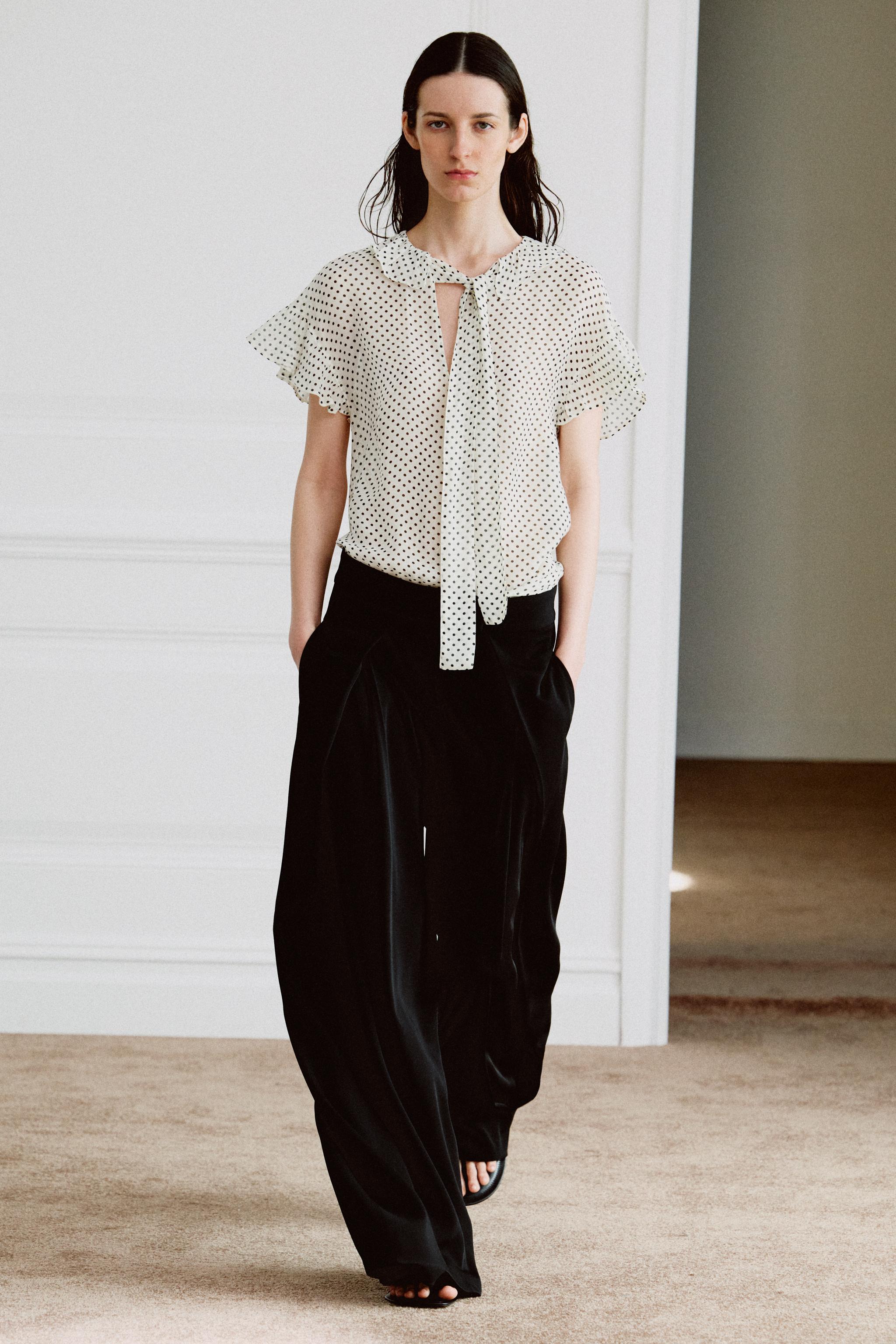 ZWコレクション ドット柄リボンブラウス - ホワイト | ZARA Japan / 日本