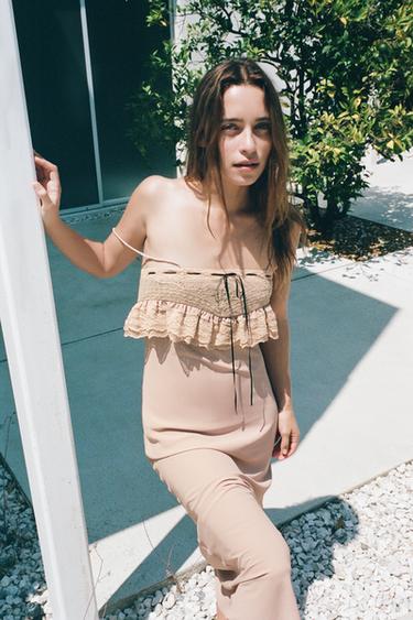 ROBE À BRODERIES ET NŒUD CONTRASTANT - Rose pastel de Zara