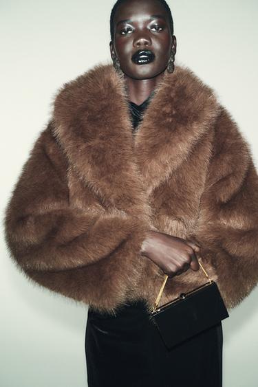 КОРОТКЕ ПАЛЬТО ЗІ ШТУЧНОГО ХУТРА - Коричневий Zara