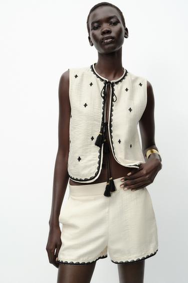 EMBROIDERED BERMUDA SHORTS - Ecru by Zara