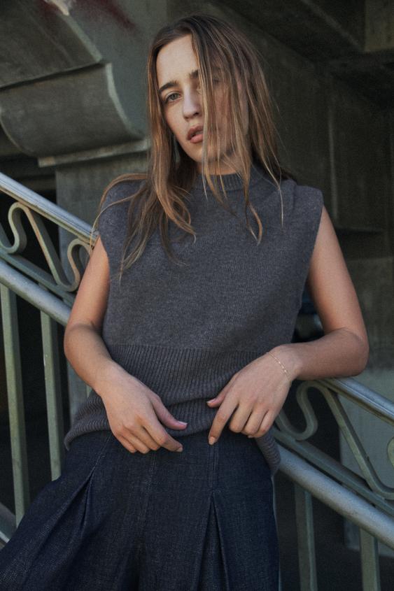 WOOL BLEND VEST WITH PLEATED SHOULDERS