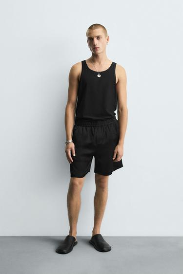 BERMUDA SATINADA RELAXED FIT - Negro de Zara