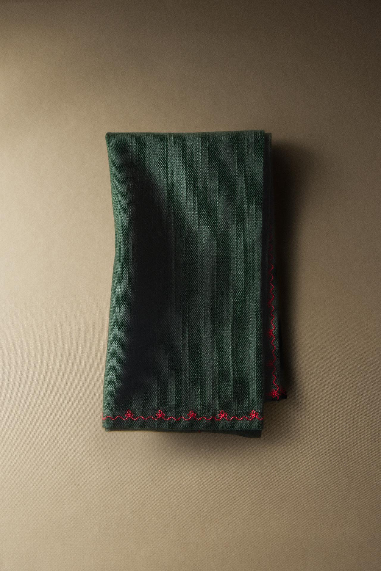 CHRISTMAS EMBROIDERED COTTON NAPKINS (SET OF 2) — Green
