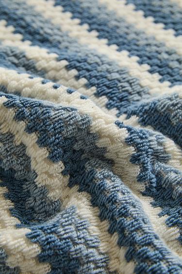 SERVIETTE DE BAIN JACQUARD GÉOMÉTRIQUE - Bleus de Zara - Image 3