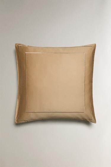 TAIE D’OREILLER SATIN DOUBLE FESTON - Beige de Zara - Image 1