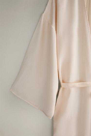 ROBE DE CHAMBRE SATIN PLISSÉ - Rose pâle de Zara - Image 2