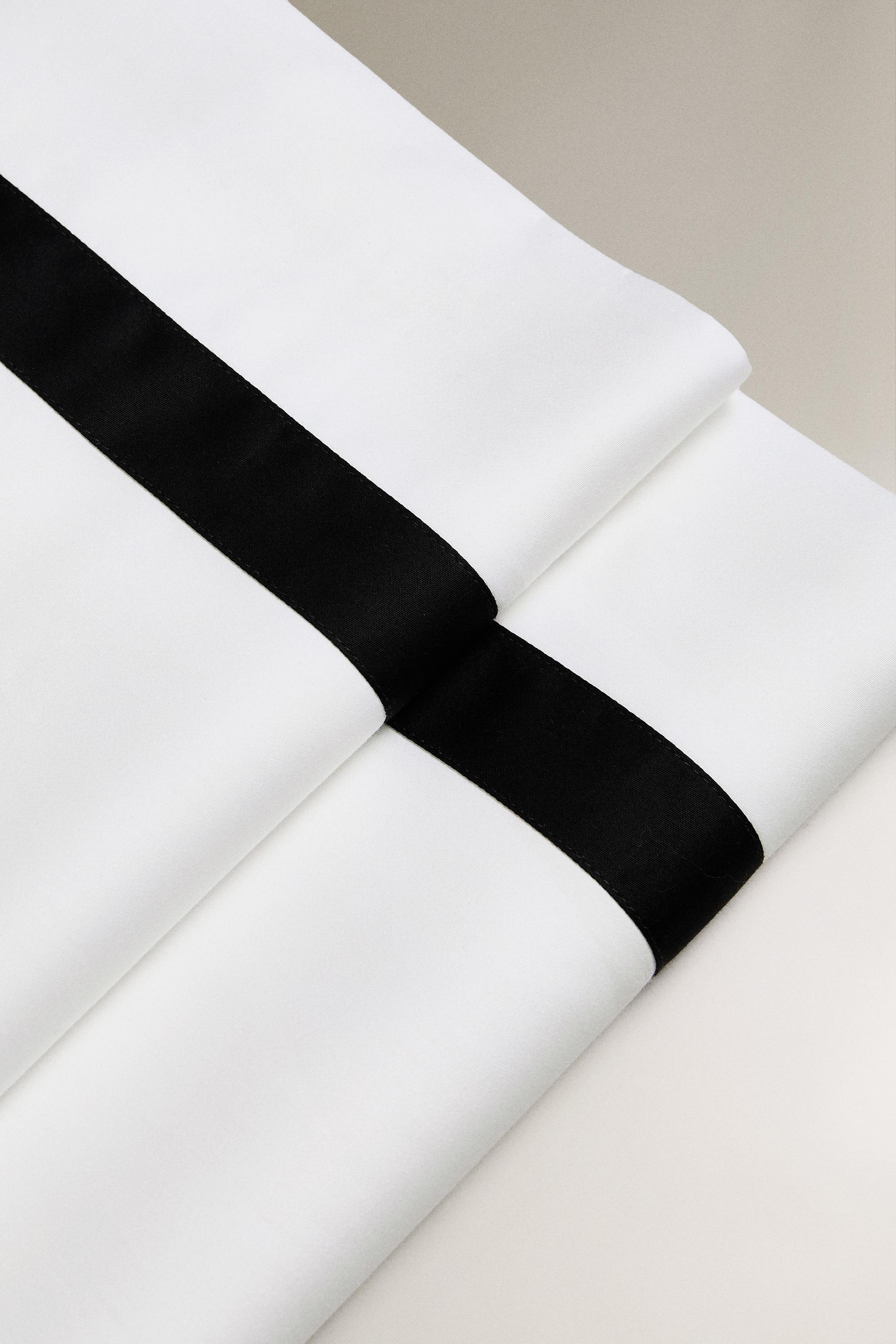 DRAP PLAT SATIN FRISE