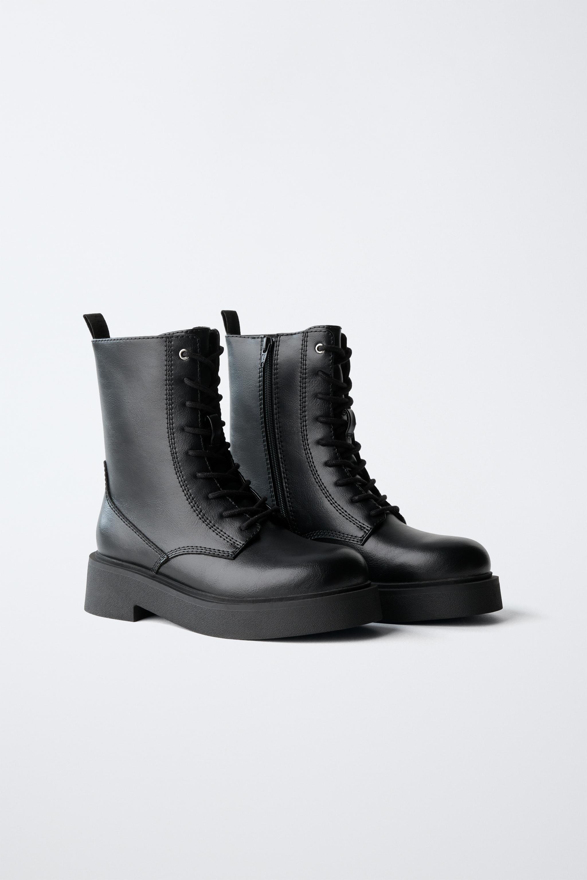 LACED BOOTS
