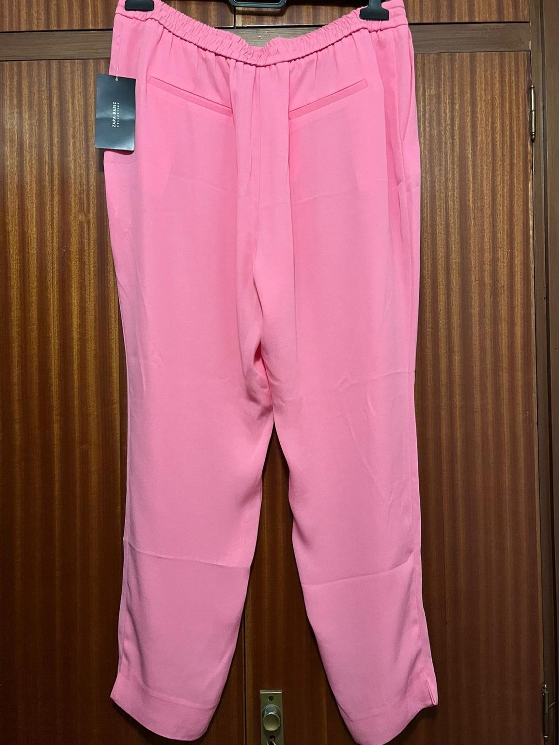 PANTALÓN FLUIDO ROSA CON GOMA CINTURA Y CORDÓN AJUSTABLE - Image 2