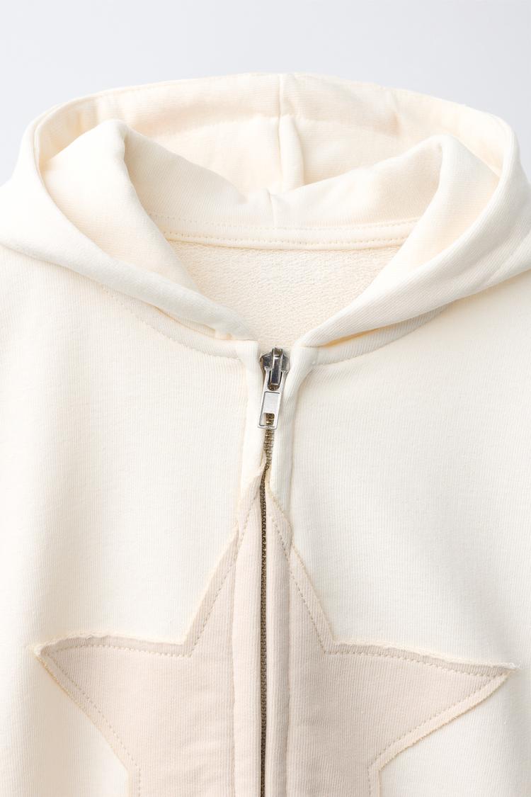 Sudadera con capucha y parche de estrella 3