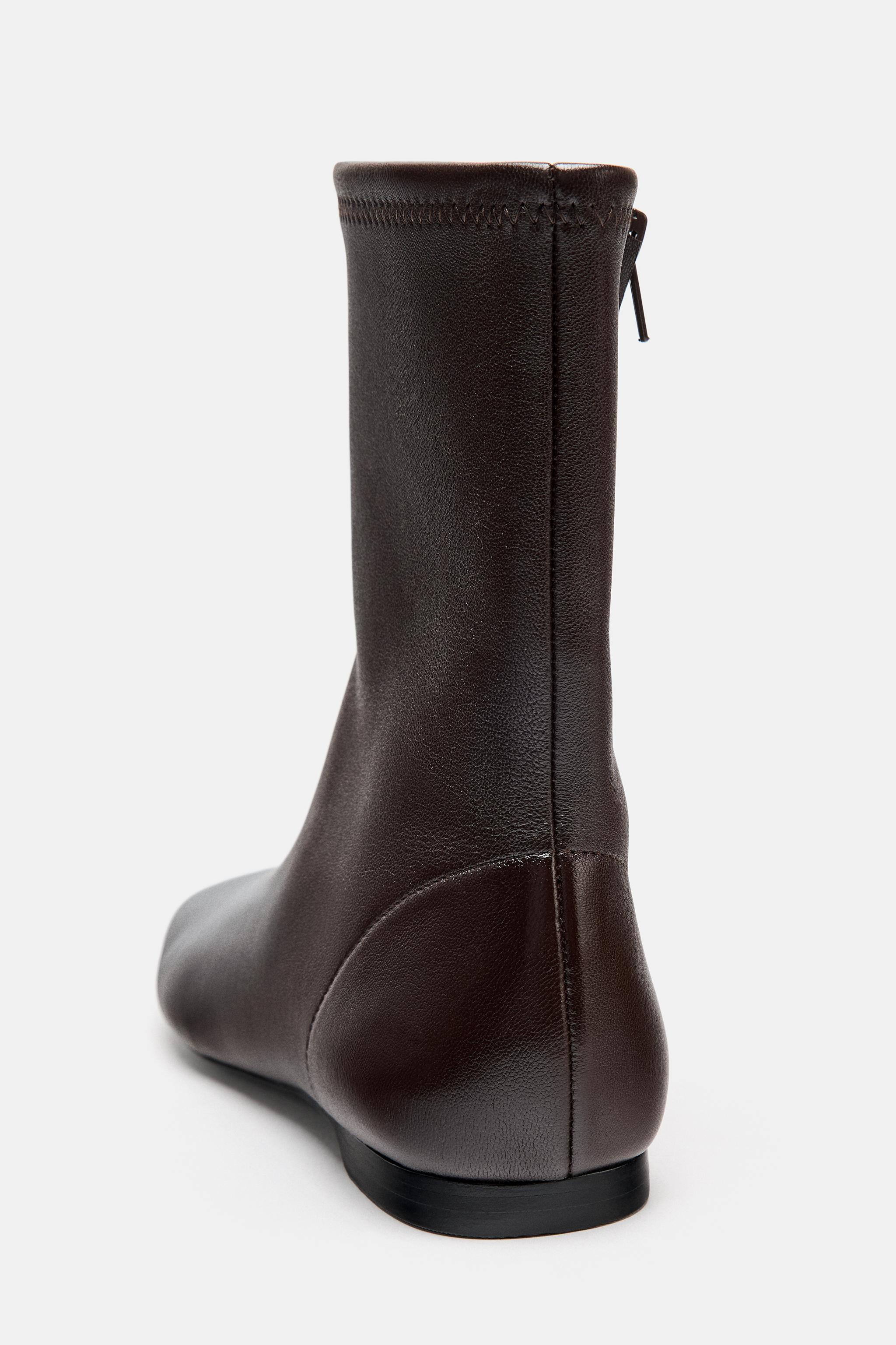 LIMITED EDITION FLAT LEATHER ANKLE BOOTS