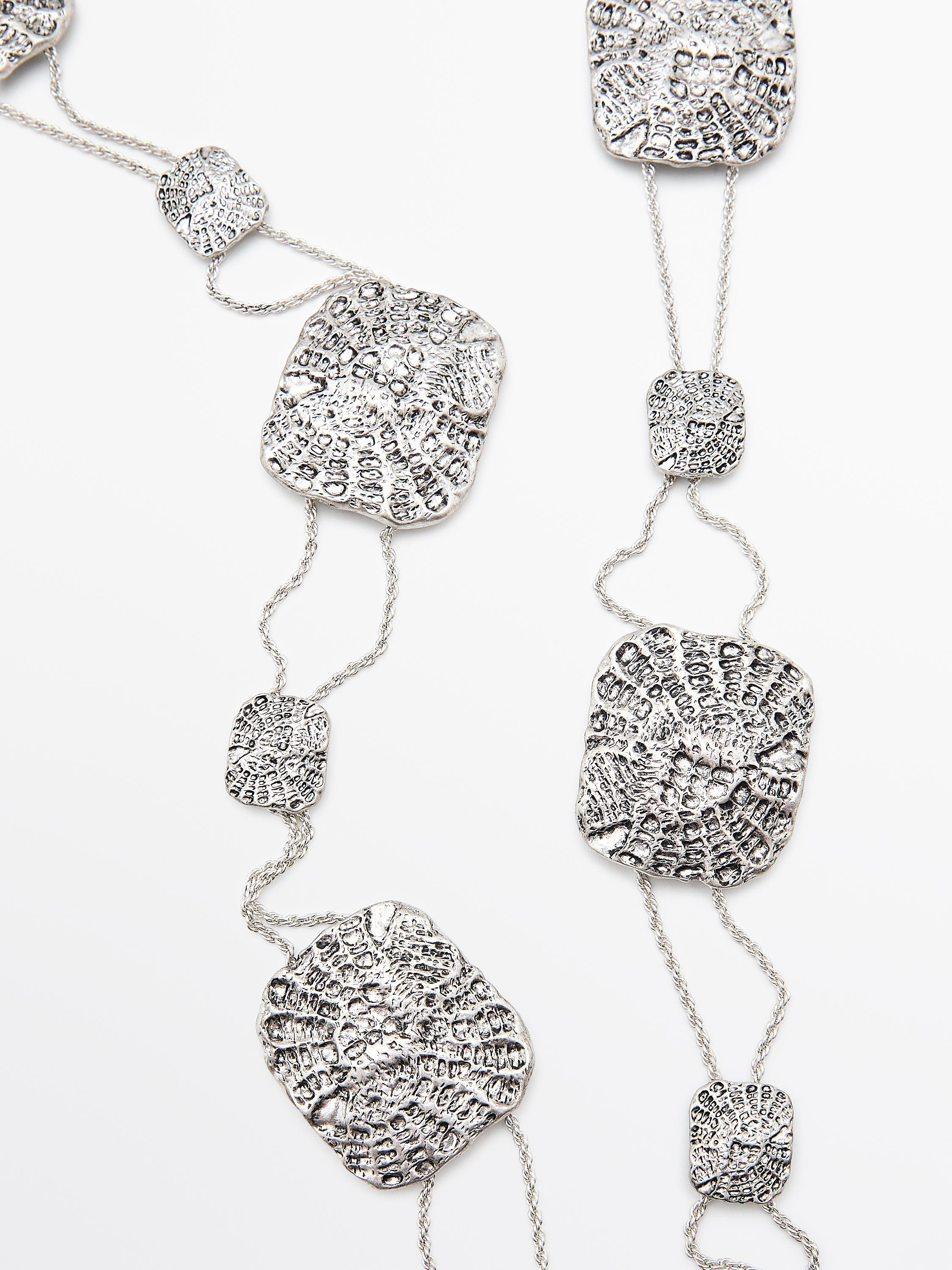 Textured chain and medallion belt