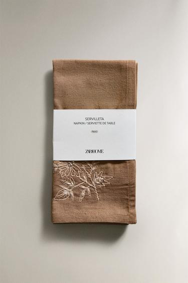 PACK OF EMBROIDERED FLORAL NAPKINS (PACK OF 2) - Brown by Zara - Image 4