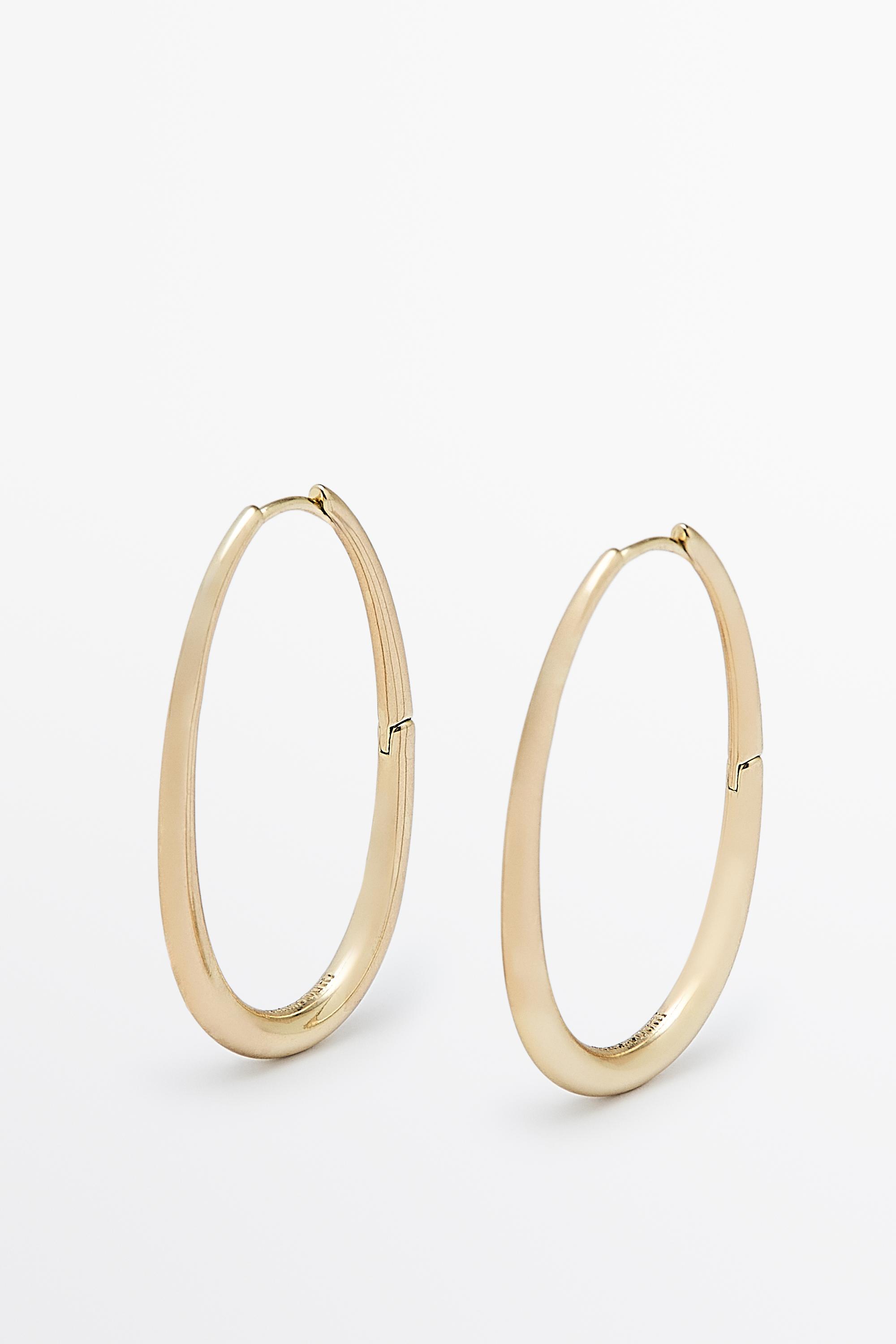 Oval hoop earrings — Golden