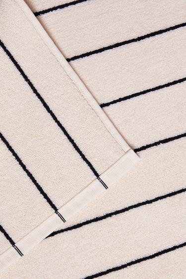 THIN STRIPE BATH MAT - Ivory by Zara - Image 3