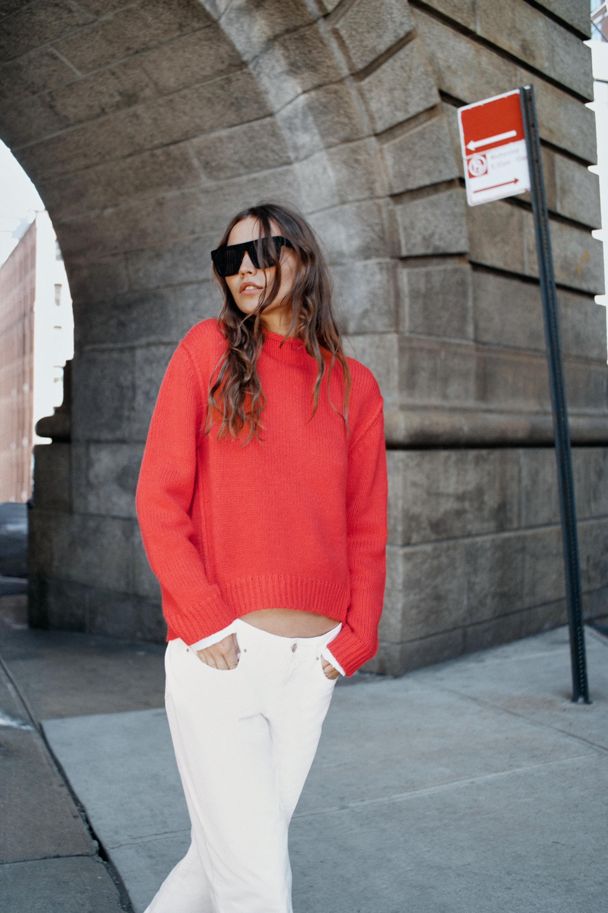 PULL EN MAILLE À COL CHEMINÉE