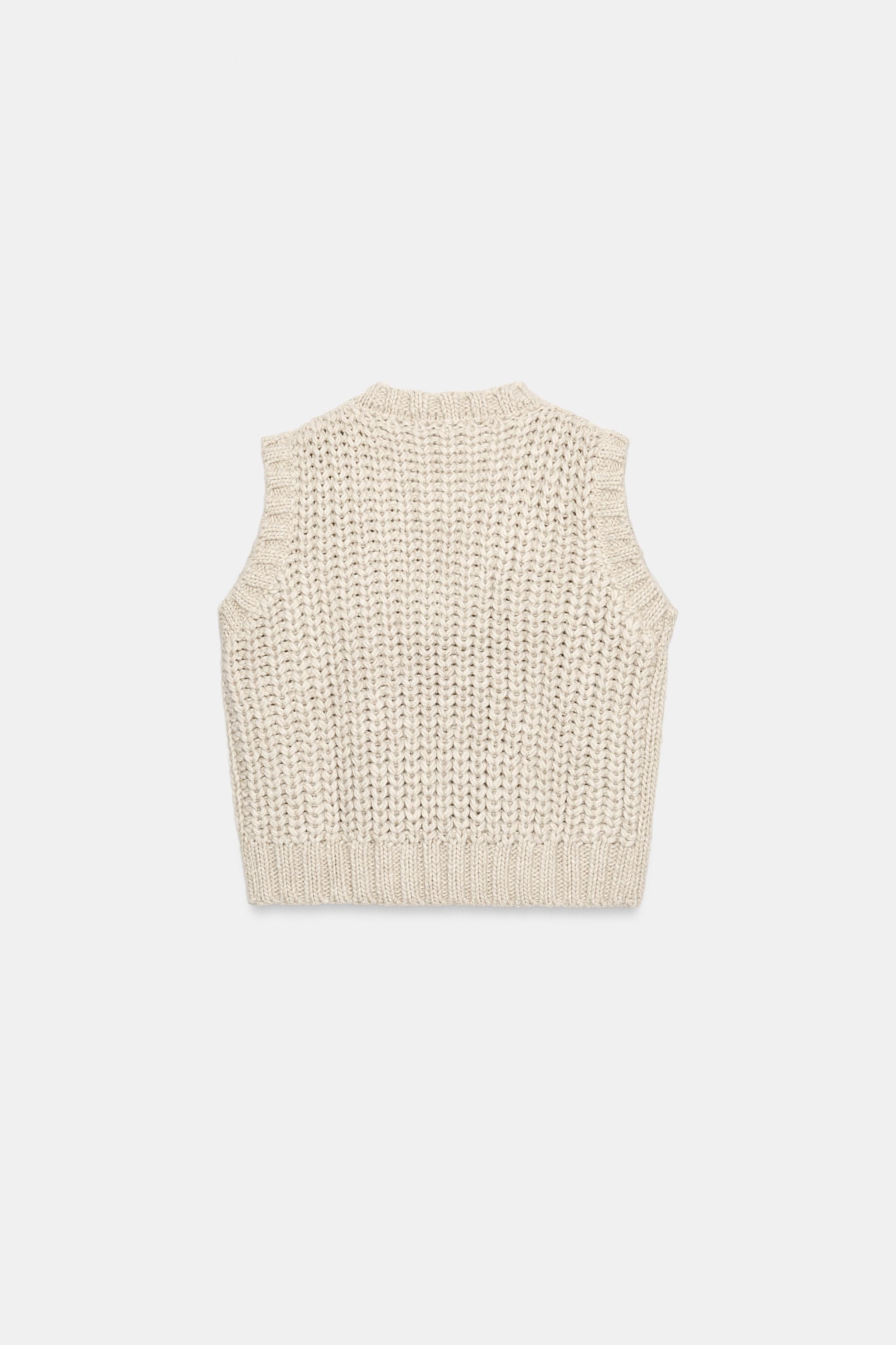STRUCTURED OVERSIZED KNIT VEST