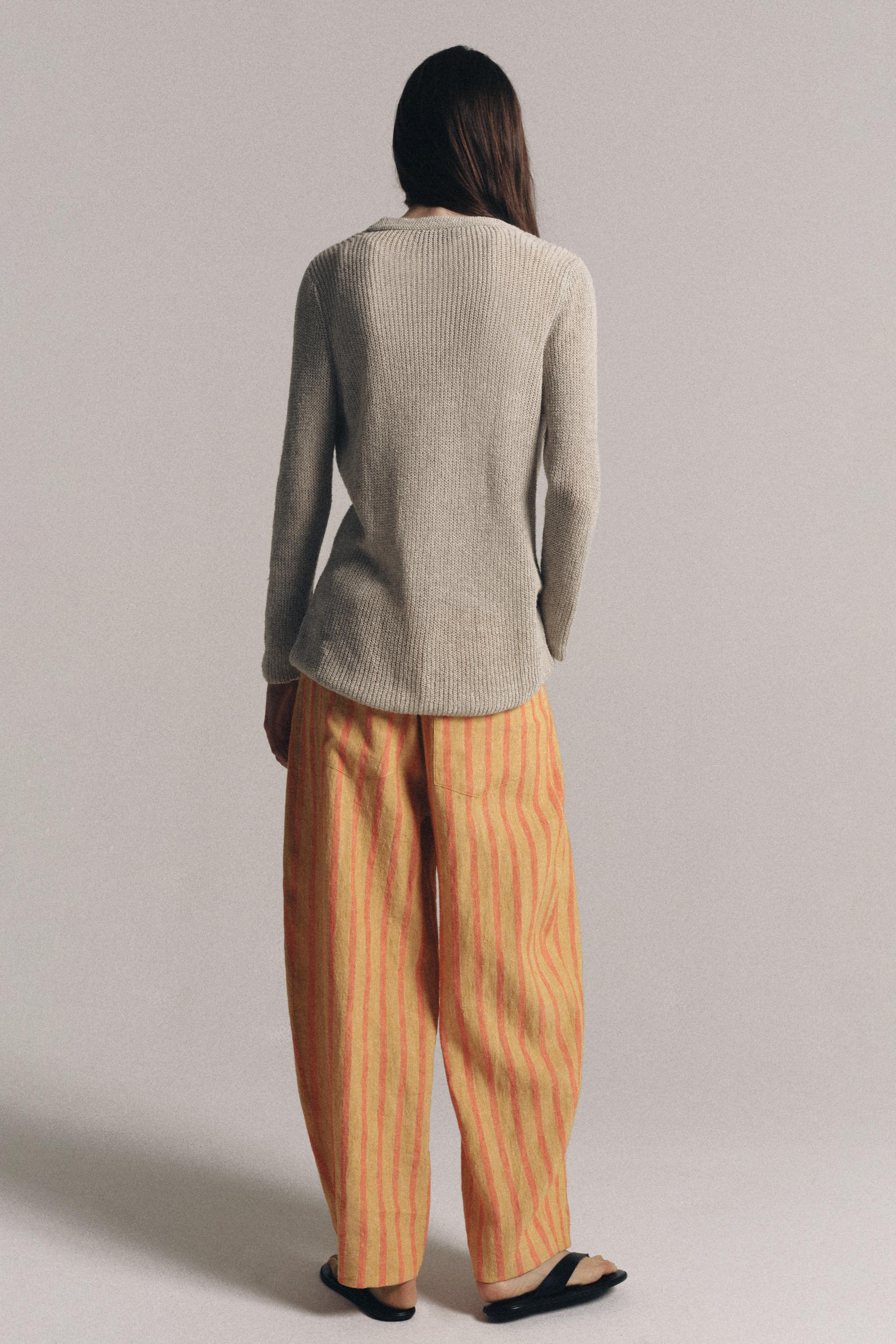 V-NECK CARDIGAN