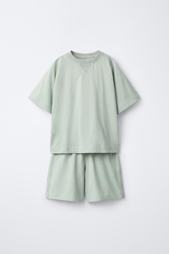 CONJUNTO CAMISETA Y BERMUDA - Verde medio de Zara - Imagen 0
